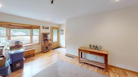 405 N Drive Dr E, Marshall, MI 49068 photo 8