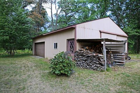 7180 N Walnut Ave, White Cloud, MI 49349 photo 3