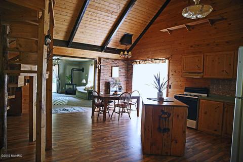7180 N Walnut Ave, White Cloud, MI 49349 photo 4