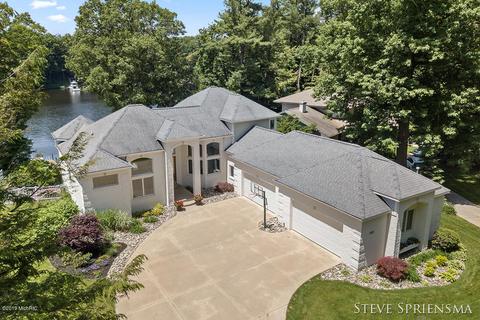 7409 Pine Bluff Dr, Spring Lake, MI 49456 photo 1