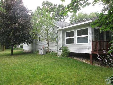 516 Eisenhower St, Sheridan, MI 48884 photo 3
