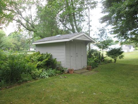 516 Eisenhower St, Sheridan, MI 48884 photo 5