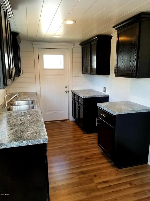 110 E Liberty St, Belding, MI 48809 photo 15