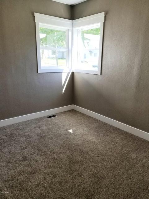 110 E Liberty St, Belding, MI 48809 photo 16
