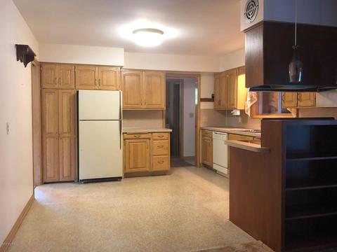 704 E Spring St, Whitehall, MI 49461 photo 5