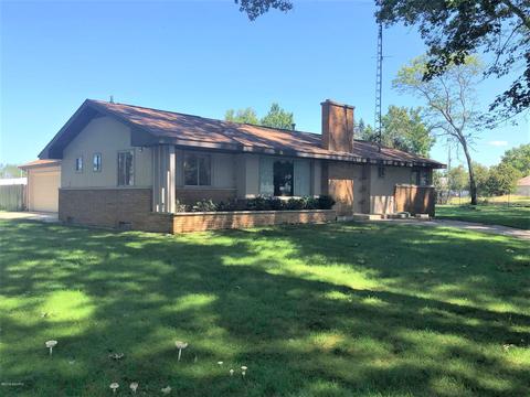 704 E Spring St, Whitehall, MI 49461 photo 2