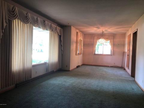 704 E Spring St, Whitehall, MI 49461 photo 8