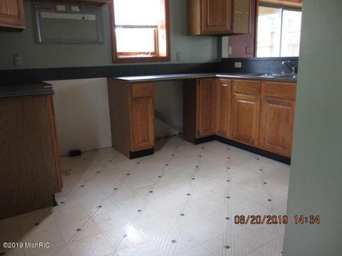 4212 Cedar St, Dorr, MI 49323 photo 2