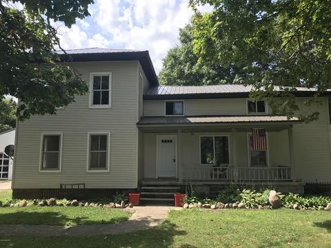 231 S Robinson St, Lyons, MI 48851 photo 2