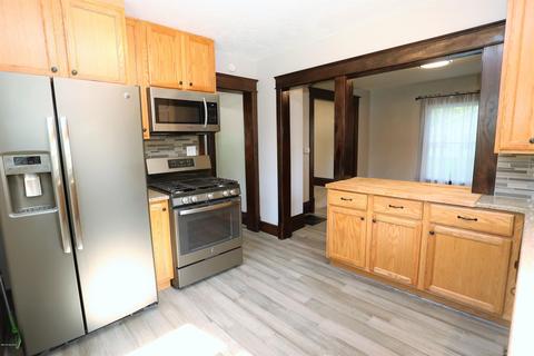 517 S Hooker Ave, Three Rivers, MI 49093 photo 9