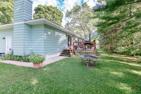 208 Elm St, Spring Lake, MI 49456 photo 2