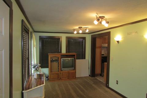 409 Ionia St, Belding, MI 48809 photo 3