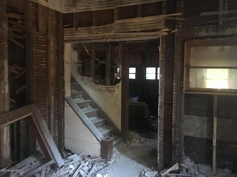 306 E Smith St, Buchanan, MI 49107 photo 4