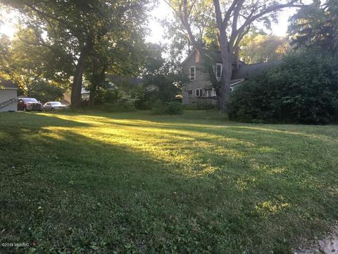 306 E Smith St, Buchanan, MI 49107 photo 2