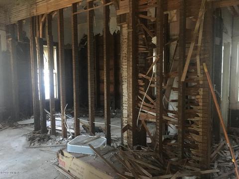 306 E Smith St, Buchanan, MI 49107 photo 3