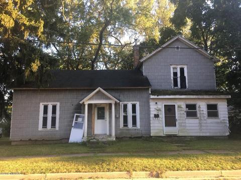 306 E Smith St, Buchanan, MI 49107 photo 1