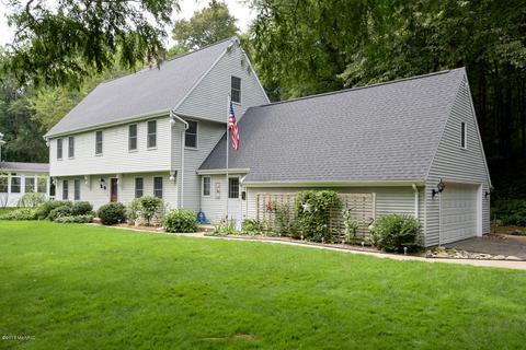 436 Midlakes Blvd, Plainwell, MI 49080 photo 3