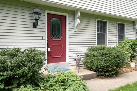 436 Midlakes Blvd, Plainwell, MI 49080 photo 2