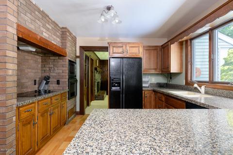 436 Midlakes Blvd, Plainwell, MI 49080 photo 14