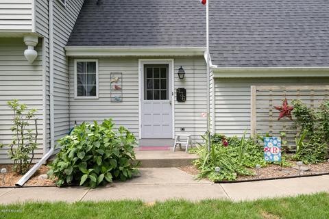 436 Midlakes Blvd, Plainwell, MI 49080 photo 4