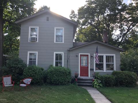 514 S Main St, Plainwell, MI 49080 photo 2