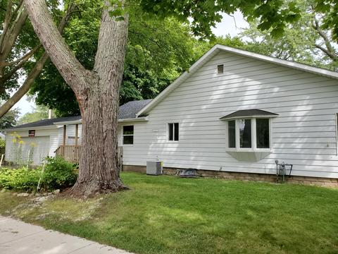 527 S Hooker Ave, Three Rivers, MI 49093 photo 3
