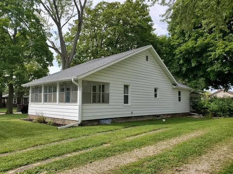 527 S Hooker Ave, Three Rivers, MI 49093 photo 1