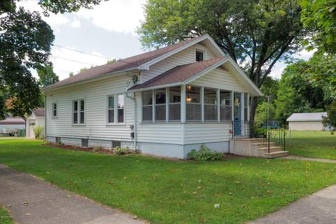 329 Sixth Ave, Three Rivers, MI 49093 photo 2