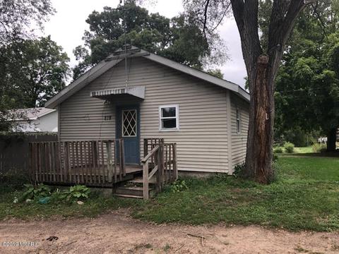518 Eager St, Belding, MI 48809 photo 4