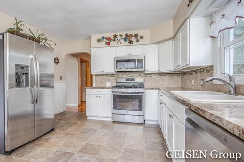 1011 S Pearl St, Belding, MI 48809 photo 10