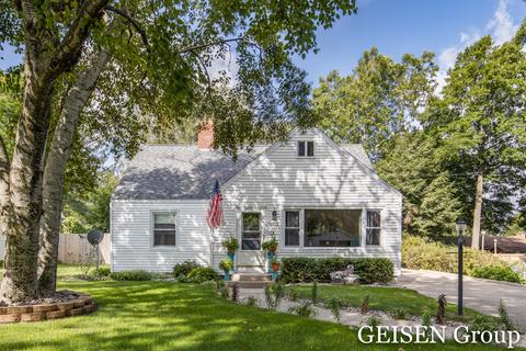 1011 S Pearl St, Belding, MI 48809 photo 5