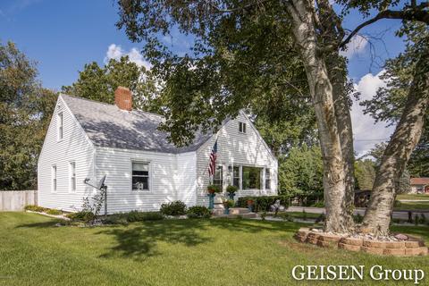1011 S Pearl St, Belding, MI 48809 photo 4