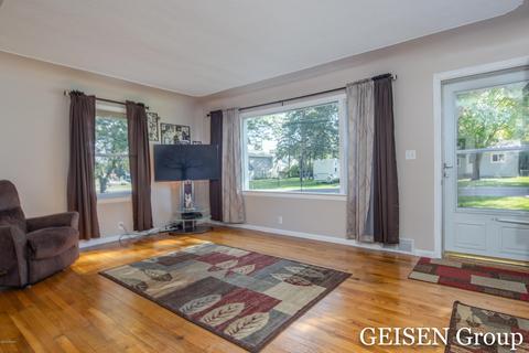 1011 S Pearl St, Belding, MI 48809 photo 7