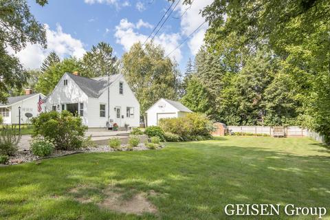 1011 S Pearl St, Belding, MI 48809 photo 2