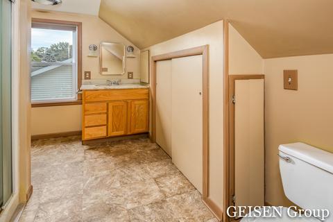 1011 S Pearl St, Belding, MI 48809 photo 16