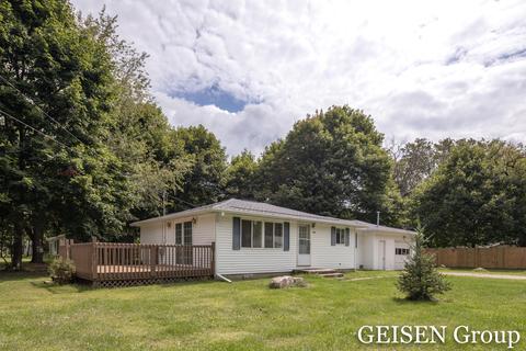 202 Irving St, Belding, MI 48809 photo 3
