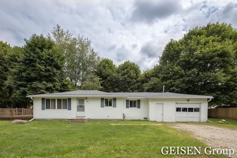 202 Irving St, Belding, MI 48809 photo 1