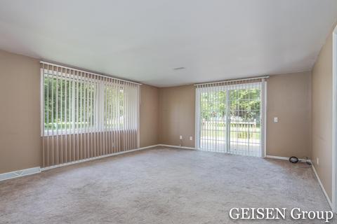 202 Irving St, Belding, MI 48809 photo 5