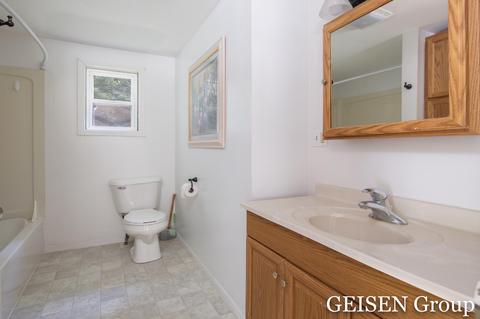 202 Irving St, Belding, MI 48809 photo 9
