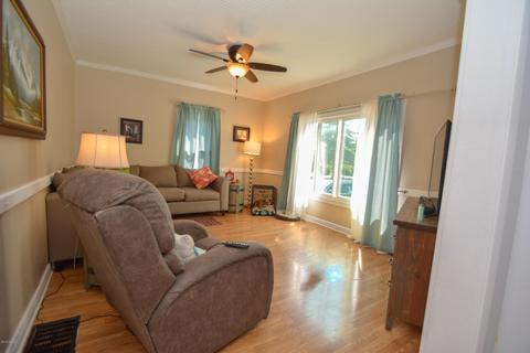 213 E Spruce St, Marshall, MI 49068 photo 6