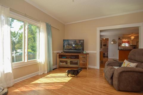 213 E Spruce St, Marshall, MI 49068 photo 7