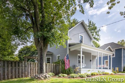 812 S Pearl St, Belding, MI 48809 photo 1