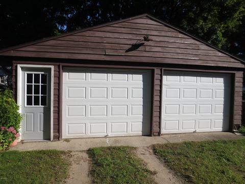 930 Kenwood Ave, Belding, MI 48809 photo 3
