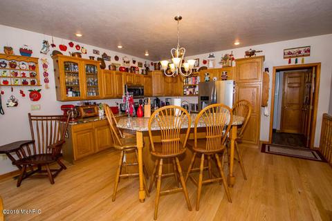 21605 Puterbaugh Ln, Cassopolis, MI 49031 photo 3
