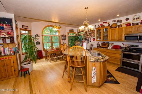 21605 Puterbaugh Ln, Cassopolis, MI 49031 photo 4