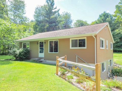 9565 N 16th St, Plainwell, MI 49080 photo 1