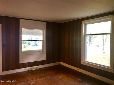 465 Third St, Manistee, MI 49660 photo 7