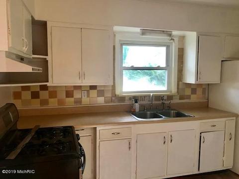 465 Third St, Manistee, MI 49660 photo 9