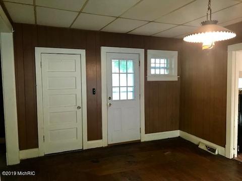 465 Third St, Manistee, MI 49660 photo 4