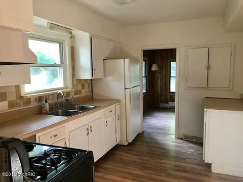 465 Third St, Manistee, MI 49660 photo 10